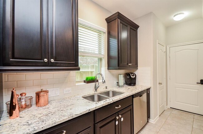 Building Photo - 1627 Summer City Dr