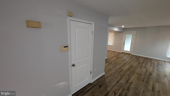 Building Photo - 3801 Ernst Dr