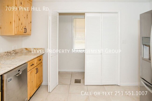 Building Photo - 7099 Pinehill Rd