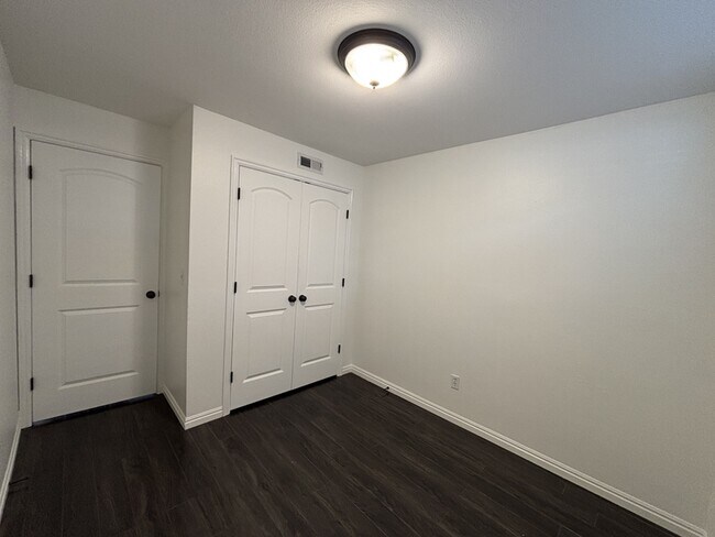 Building Photo - 5700 S 900 E