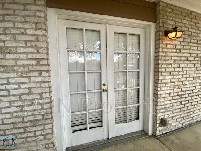 Building Photo - 8038 Broadway St