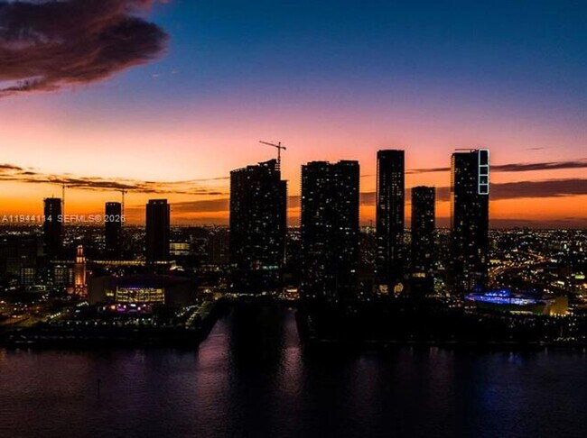 Building Photo - 900 Biscayne Blvd