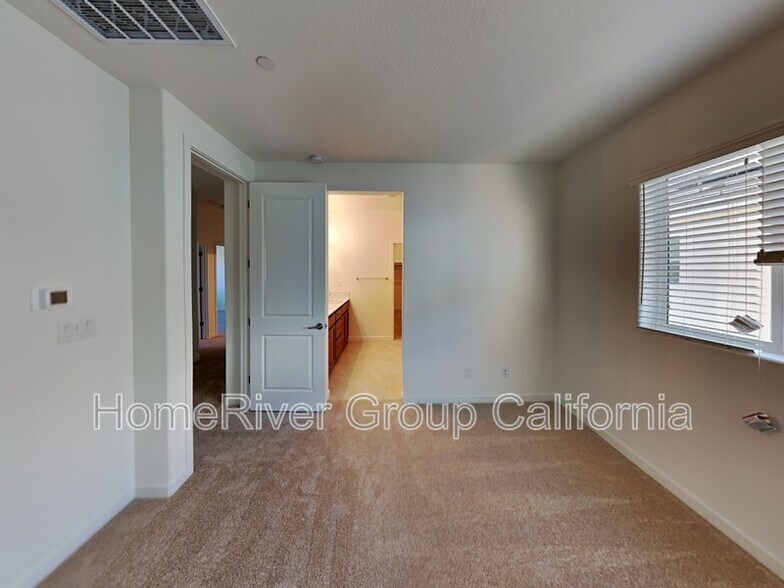 Building Photo - 1655 Bronzewick Lane