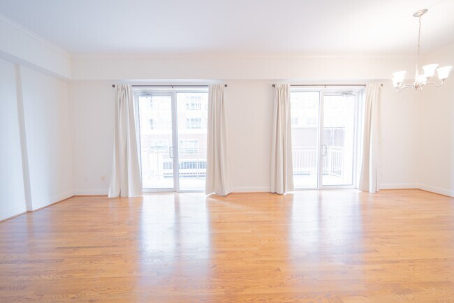 Building Photo - 2520 Robinhood St