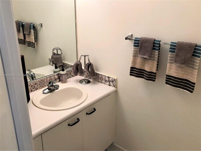 Building Photo - 2233 Ensenada Terrace