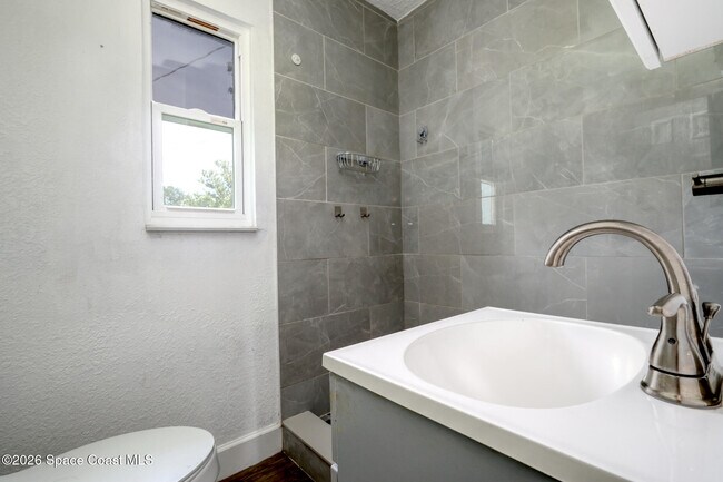 Building Photo - 356 Vesta Cir