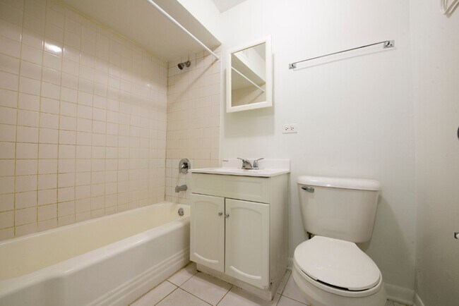 Building Photo - 7916 S Drexel Ave Chicago, IL 60619