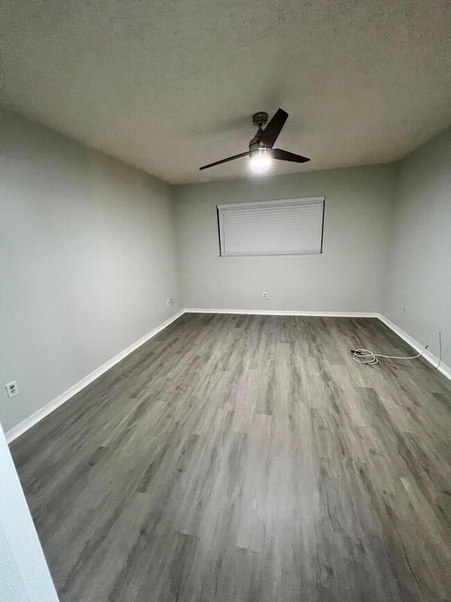 Building Photo - 602 NW Cardinal Dr