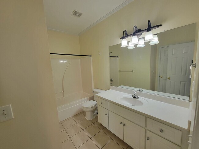 Building Photo - 211 Brook Ct
