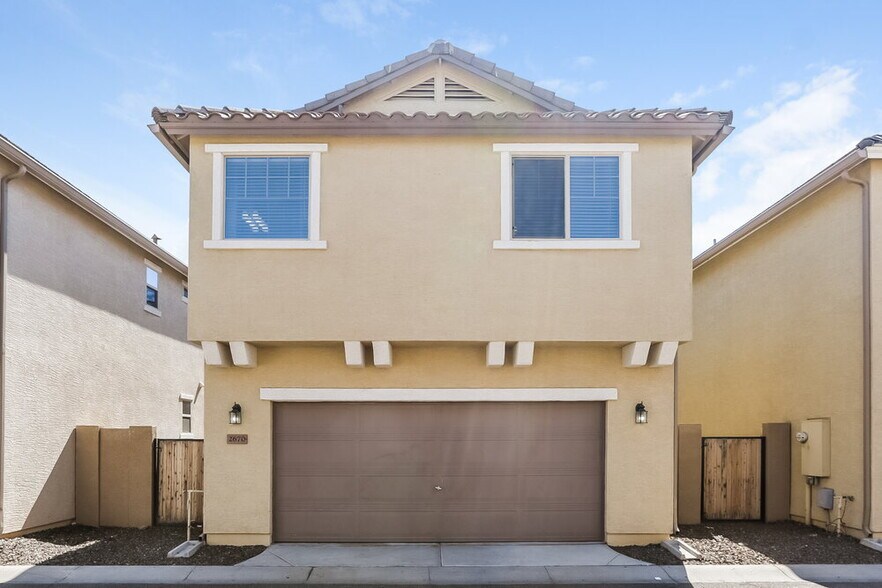 Building Photo - 2670 N 73rd Dr