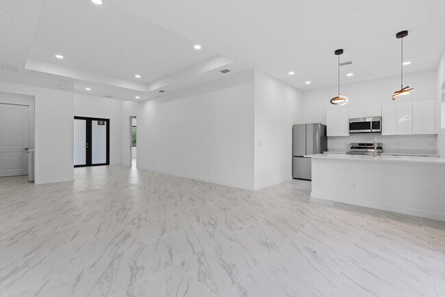 Building Photo - 710 Eisenhower Blvd
