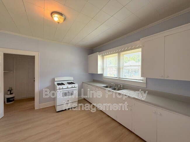 Building Photo - 1912 Gum St