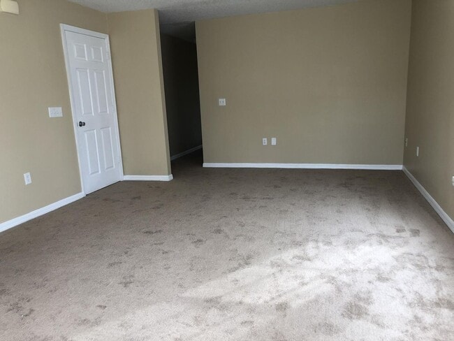 Building Photo - Beautiful Home