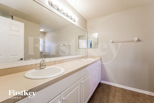 Building Photo - 1823 Laurie St