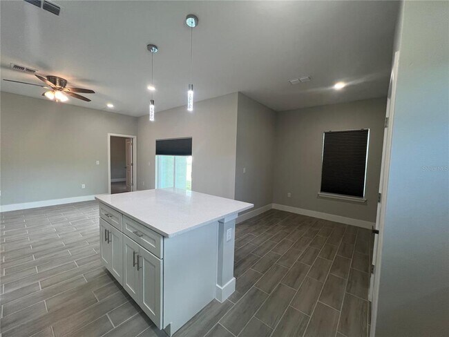 Building Photo - 1262 Oxsalida St