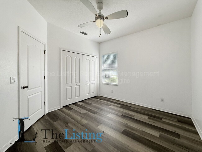 Building Photo - 7411 Surrey Wood Ln