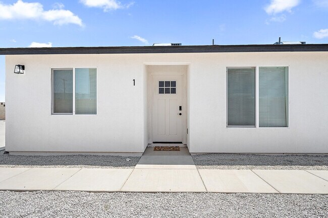 Building Photo - 1732 E Elwood St