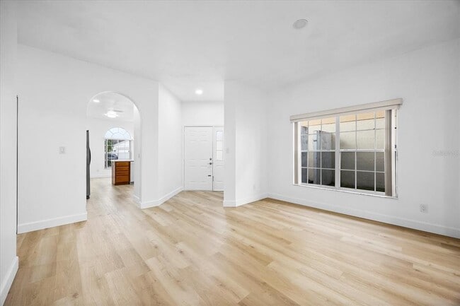 Building Photo - 5802 Parkview Point Dr