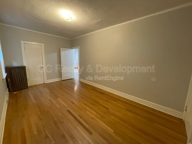 Building Photo - 7512 N Claremont Ave