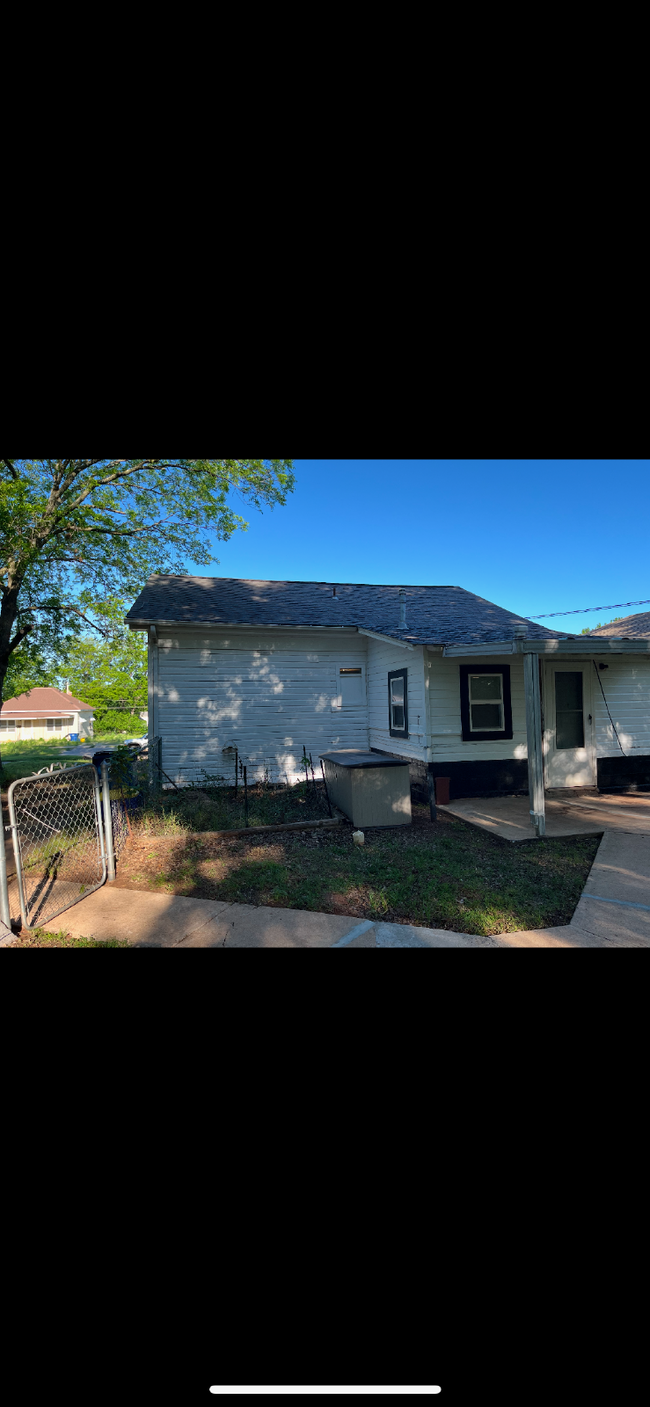 Building Photo - 2-Bedroom with Hardwood Floors in Stillwat...