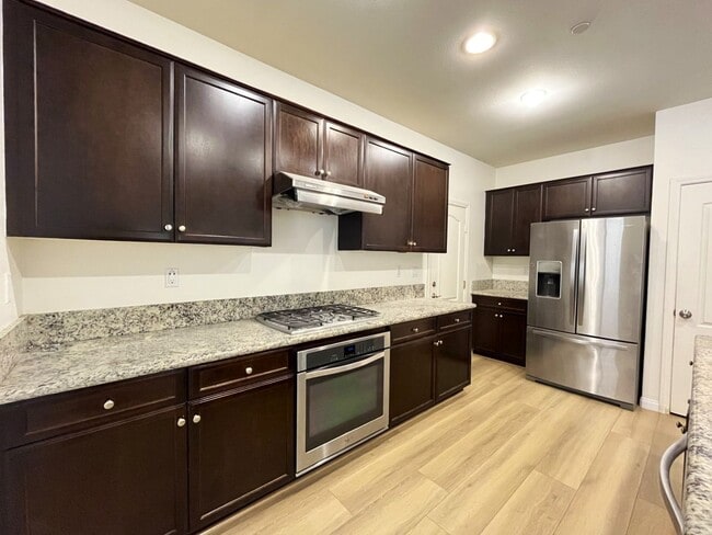 Building Photo - 4 bed, 2.5 bath located in Eastvale, CA!