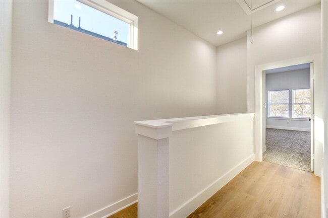 Building Photo - 1217 Dewalt St