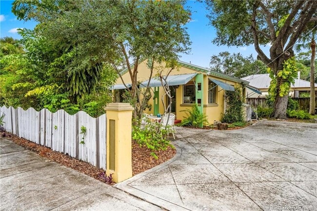 Building Photo - 120 SW 5th St