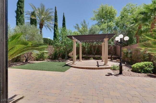 Building Photo - 74 Contrada Fiore Dr