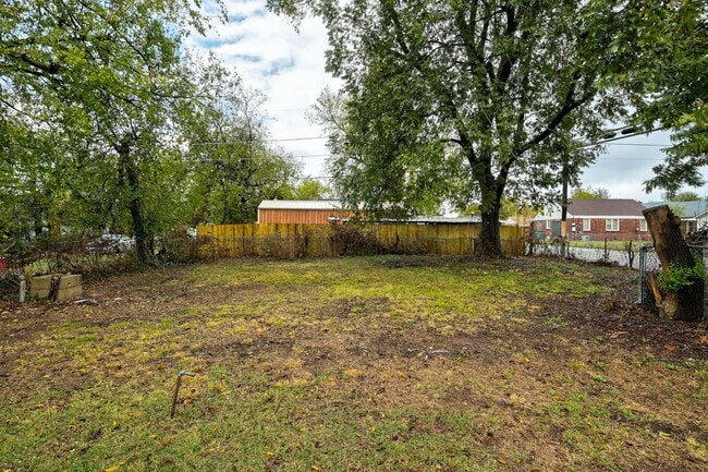Building Photo - Cozy 2BD/1BTH Home Move In Ready Minutes f...