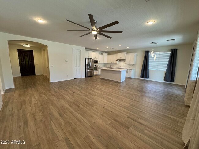Building Photo - 712 W San Carlos Way