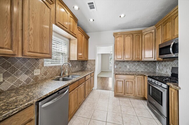 Building Photo - 806 Charles Pl