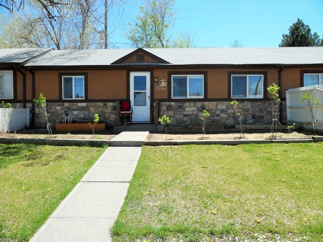 Primary Photo - Regis Flats