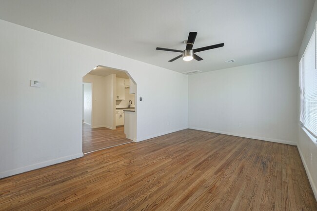 Building Photo - 5954 NW 35th St