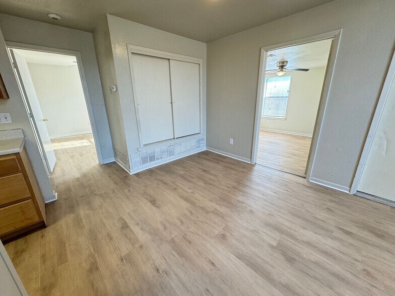 Building Photo - 1203 Monroe Loop