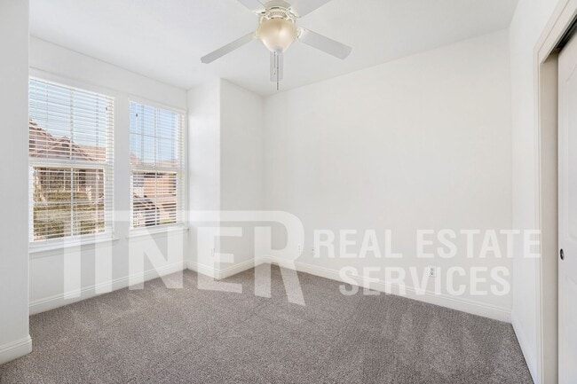 Building Photo - 5418 Washoe St