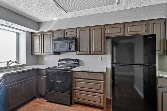 Building Photo - 804 Custer St