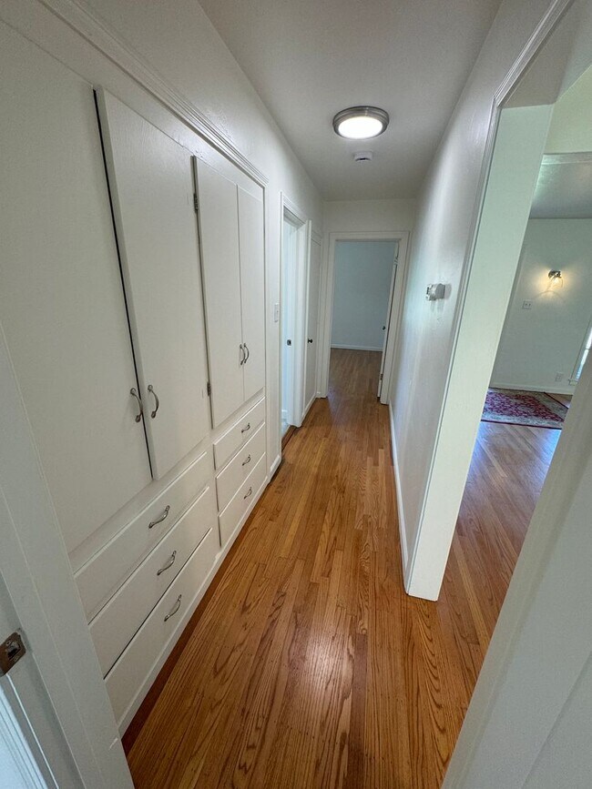 Building Photo - 2 Bedroom | 1 Bathroom | Single family Arden Park Home