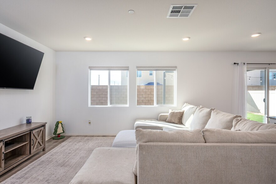 Building Photo - 30937 Viper Ct