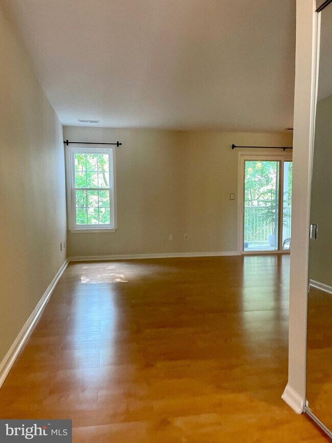 Building Photo - 124 Walden Cir