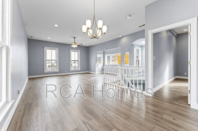 Building Photo - 918 N College Ave