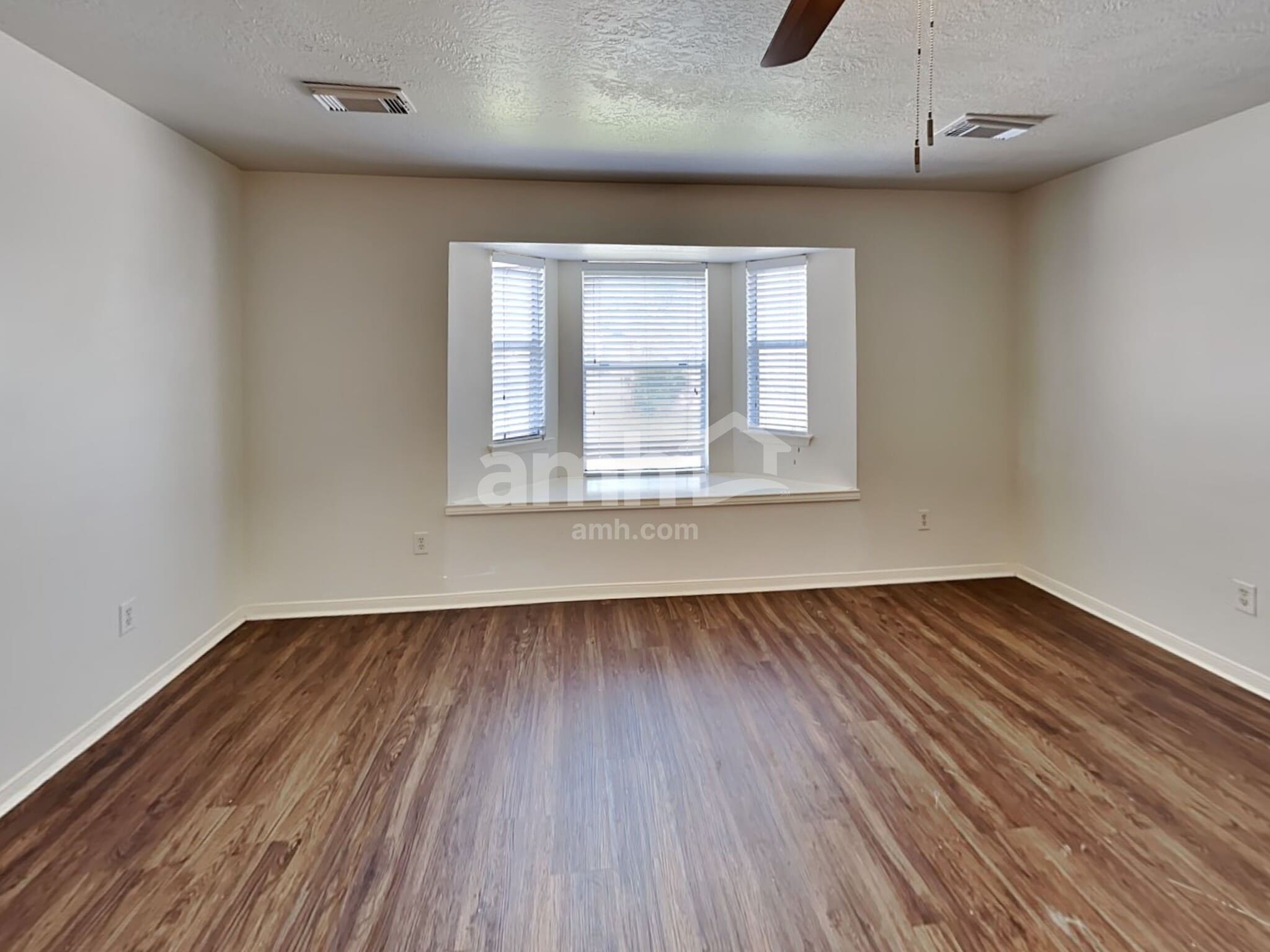 Building Photo - 5349 Yale Dr