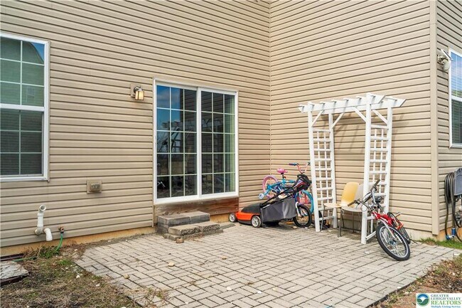 Building Photo - 5136 Dogwood Trail