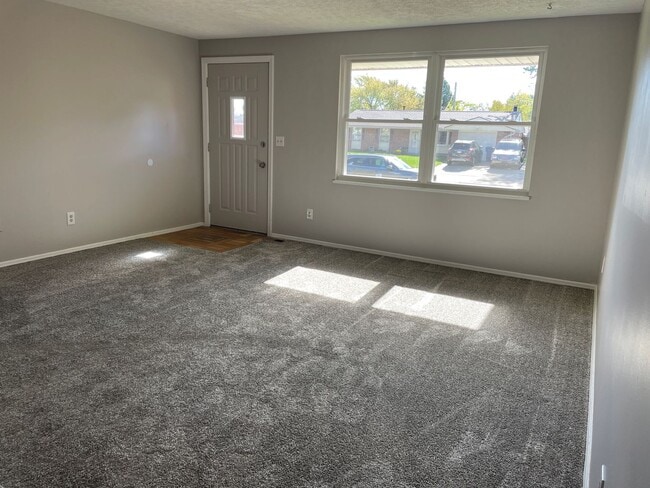 Building Photo - 4 Bedroom Home in Huber Heights