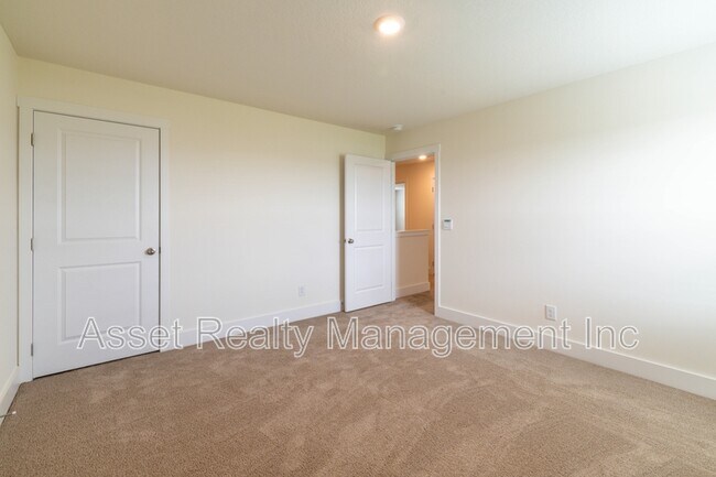 Building Photo - 5163 Runnerstone Rd