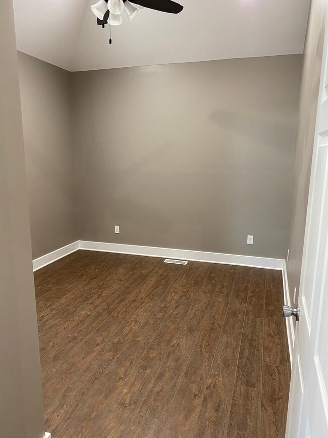 Building Photo - 329 N School Ave