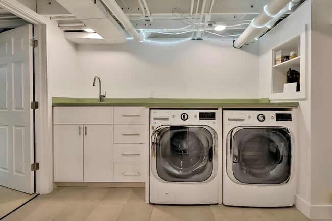 Building Photo - 20 Rosalie Ave