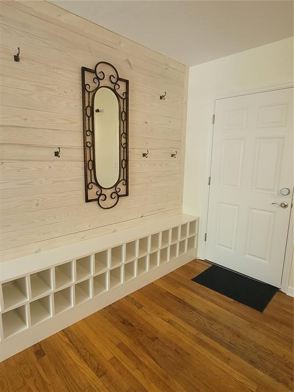 Building Photo - 2400 NE 57th Pl