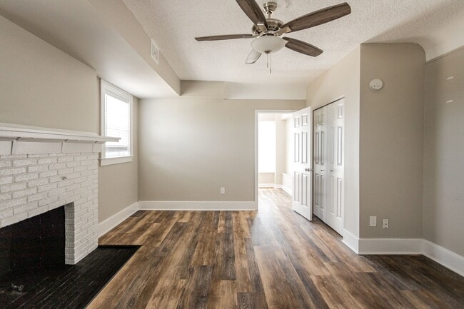 Building Photo - Historic Style, Modern Comforts, Prime Location