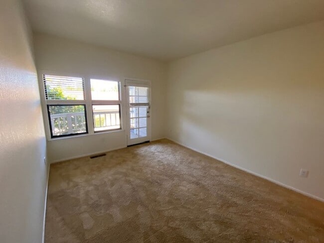 Building Photo - Glen Heights Condo