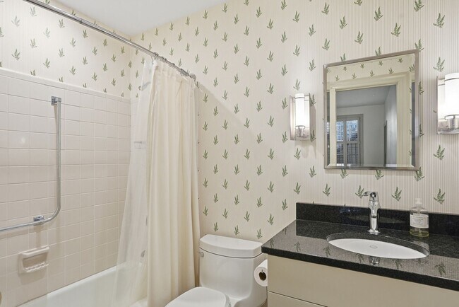 Building Photo - 3 BED | 4 BATH | TWO CAR GARAGE | HISTORIC DISTRICT TOWNHOME